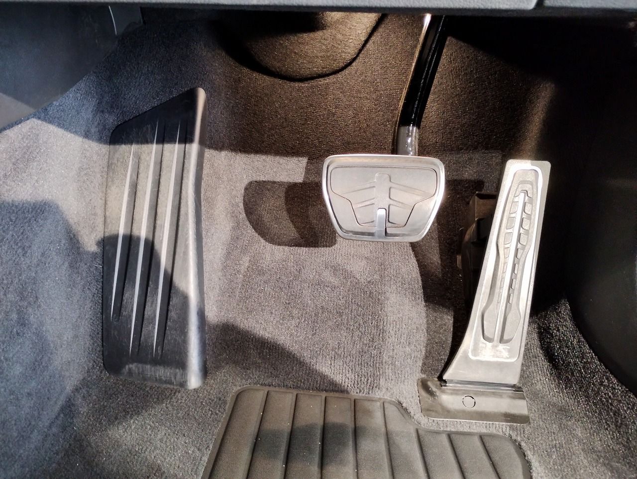 520d xDrive Sedan RHD