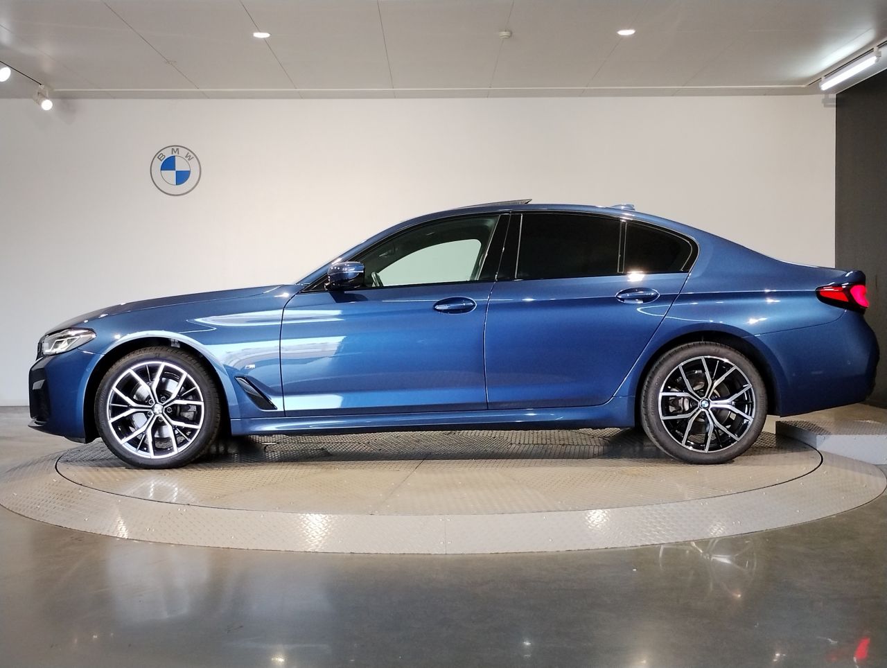 520d xDrive Sedan RHD