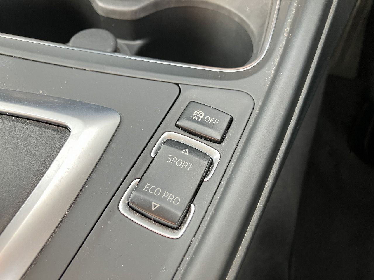 320I SEDAN RHD