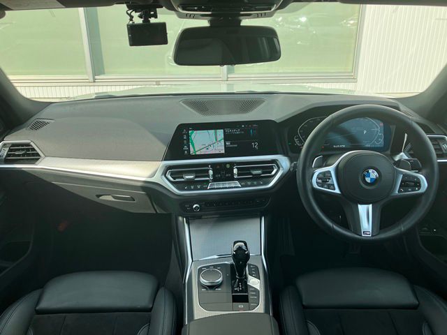 G20 330e Saloon RHD