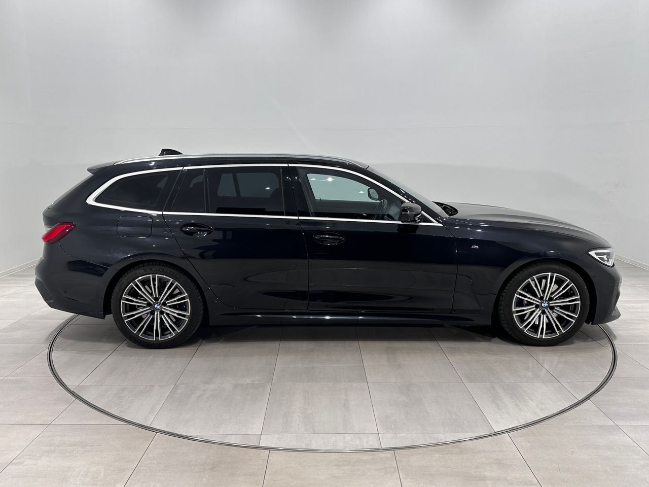 G21 330i Touring RHD