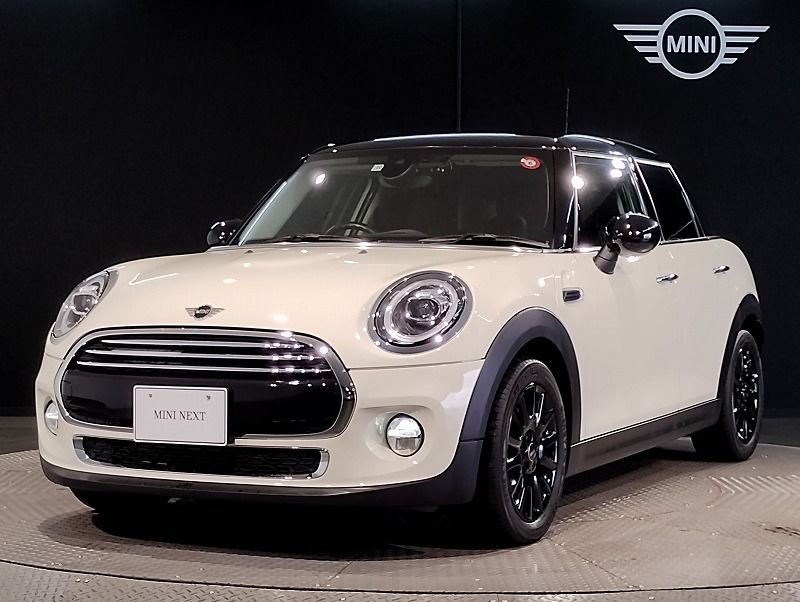 THE NEW MINI COOPER D 5 DOOR.