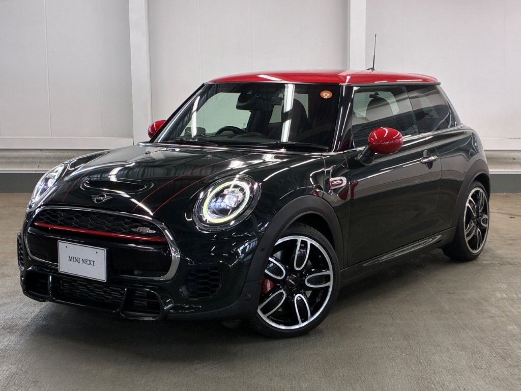 THE NEW MINI JOHN COOPER WORKS.