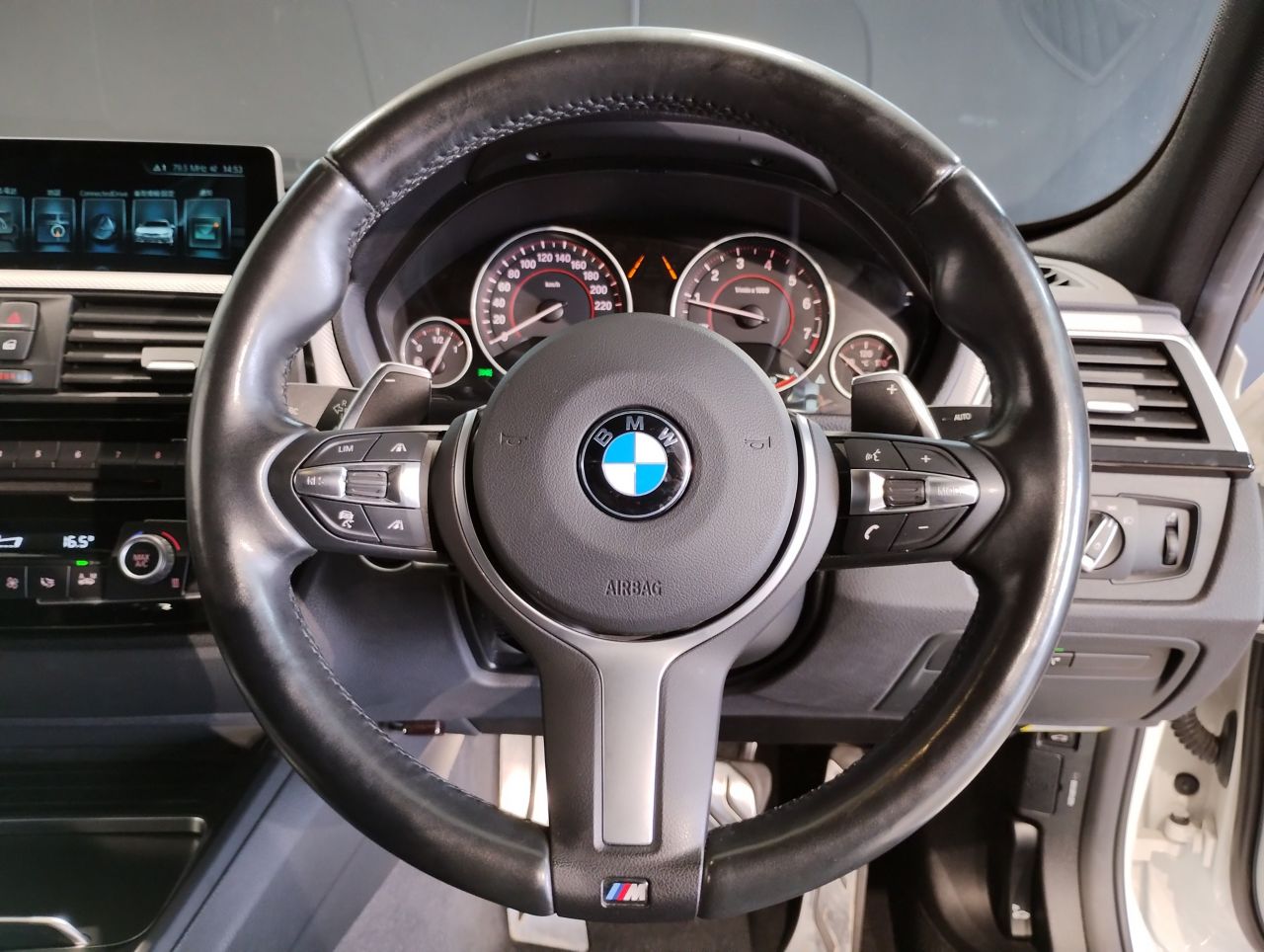 320I SEDAN RHD