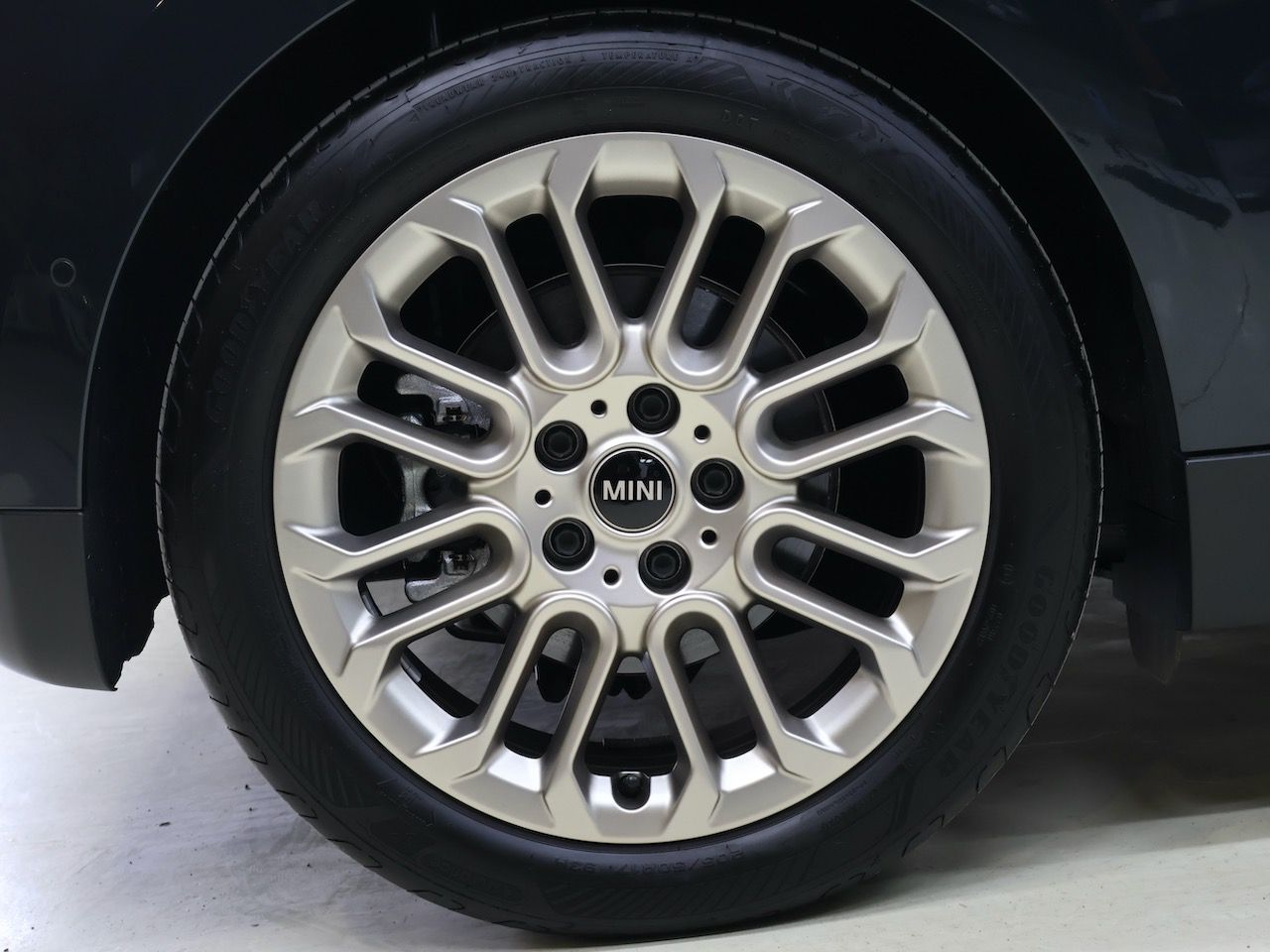 J01 MINI Cooper SE