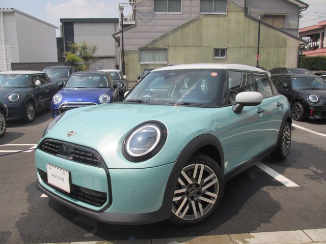THE NEW MINI COOPER (5 DOOR) C