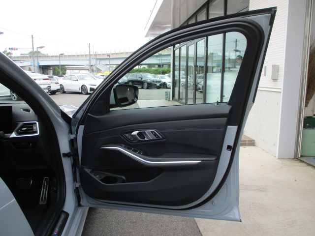 320d xDrive Berline RHD