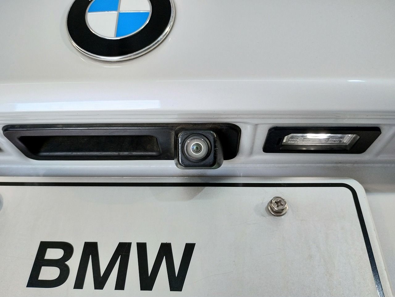 523I