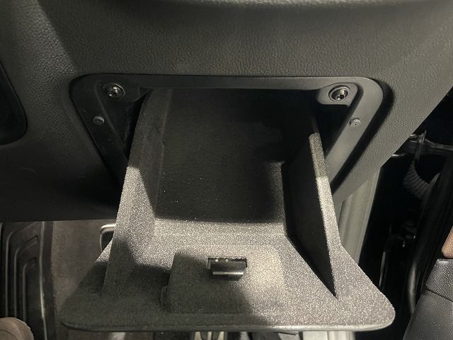 G01 X3 M40d RHD LCI