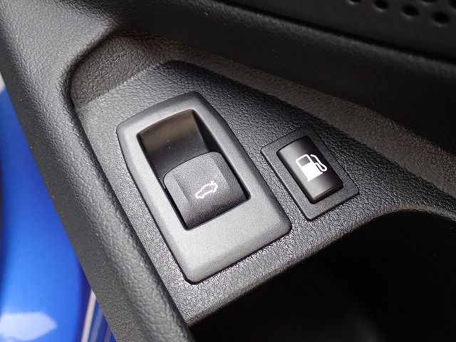 G20 330e Saloon RHD