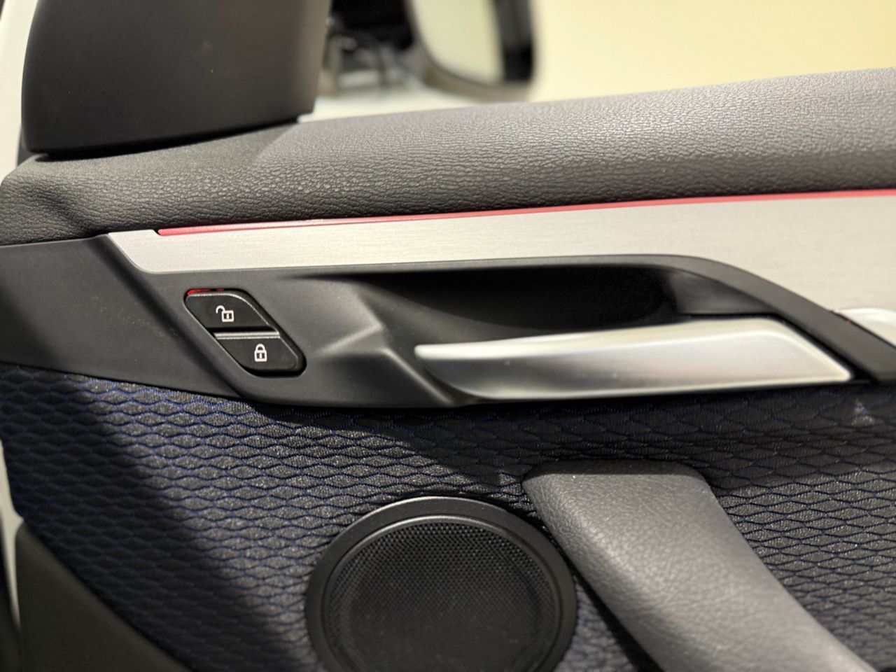 X1 sDrive18i RHD