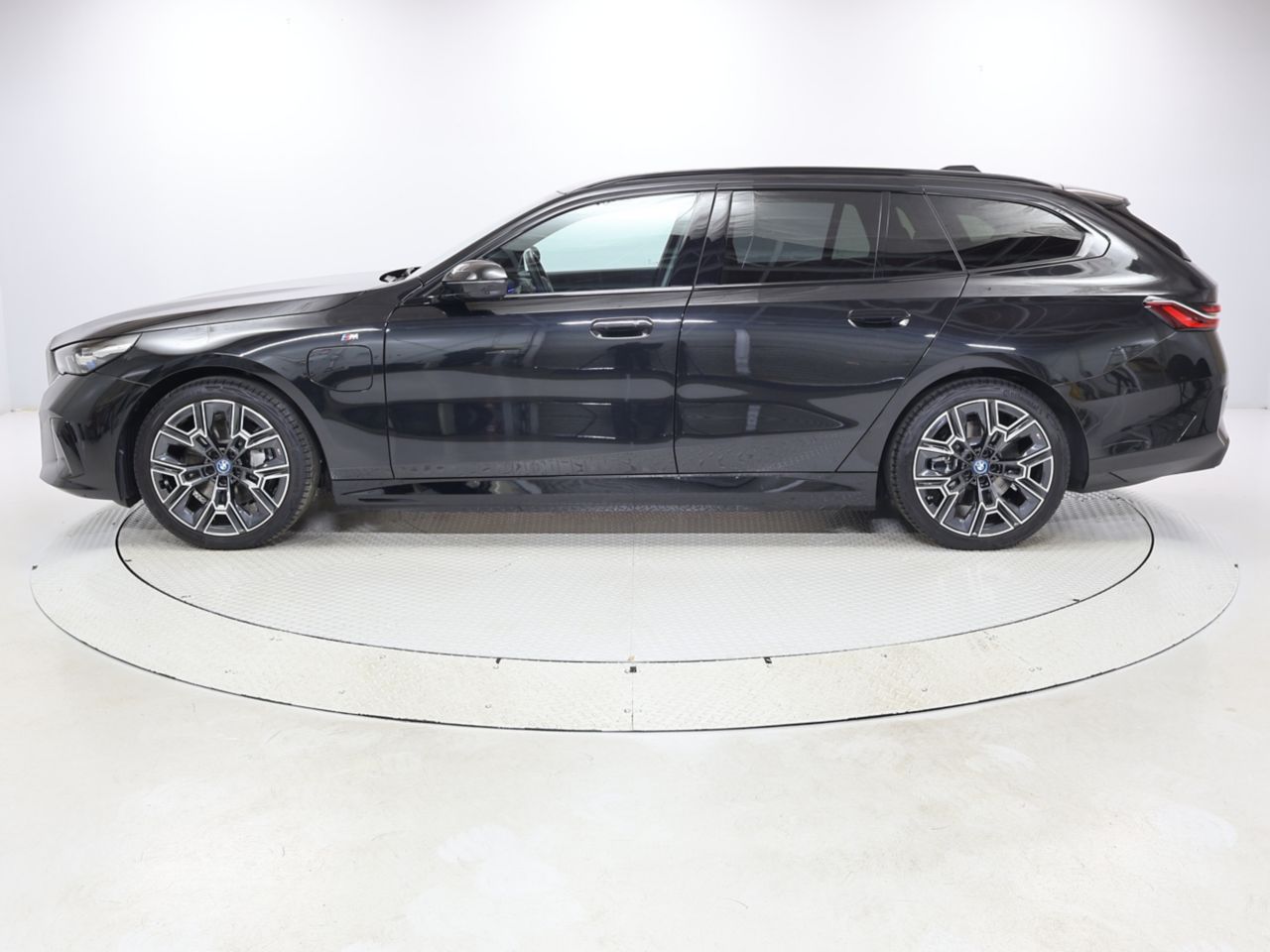 BMW i5 eDrive40 M Sport RHD