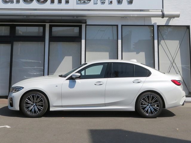G20 320d xDrive RHD Saloon