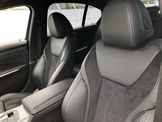 320i Sedan RHD