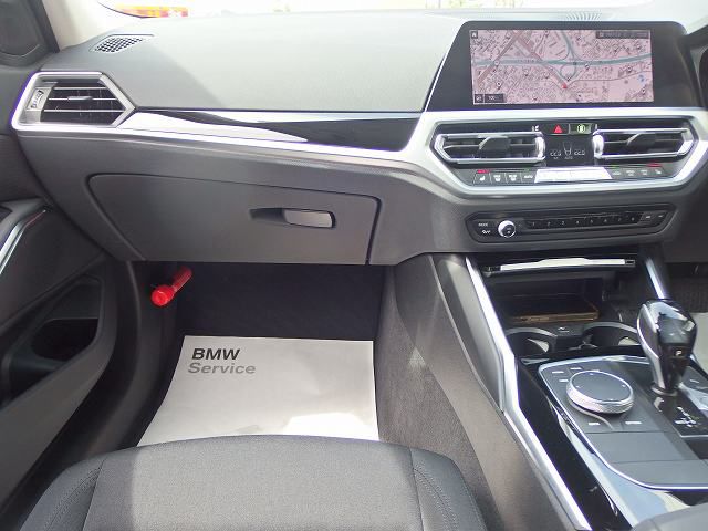320i Sedan RHD