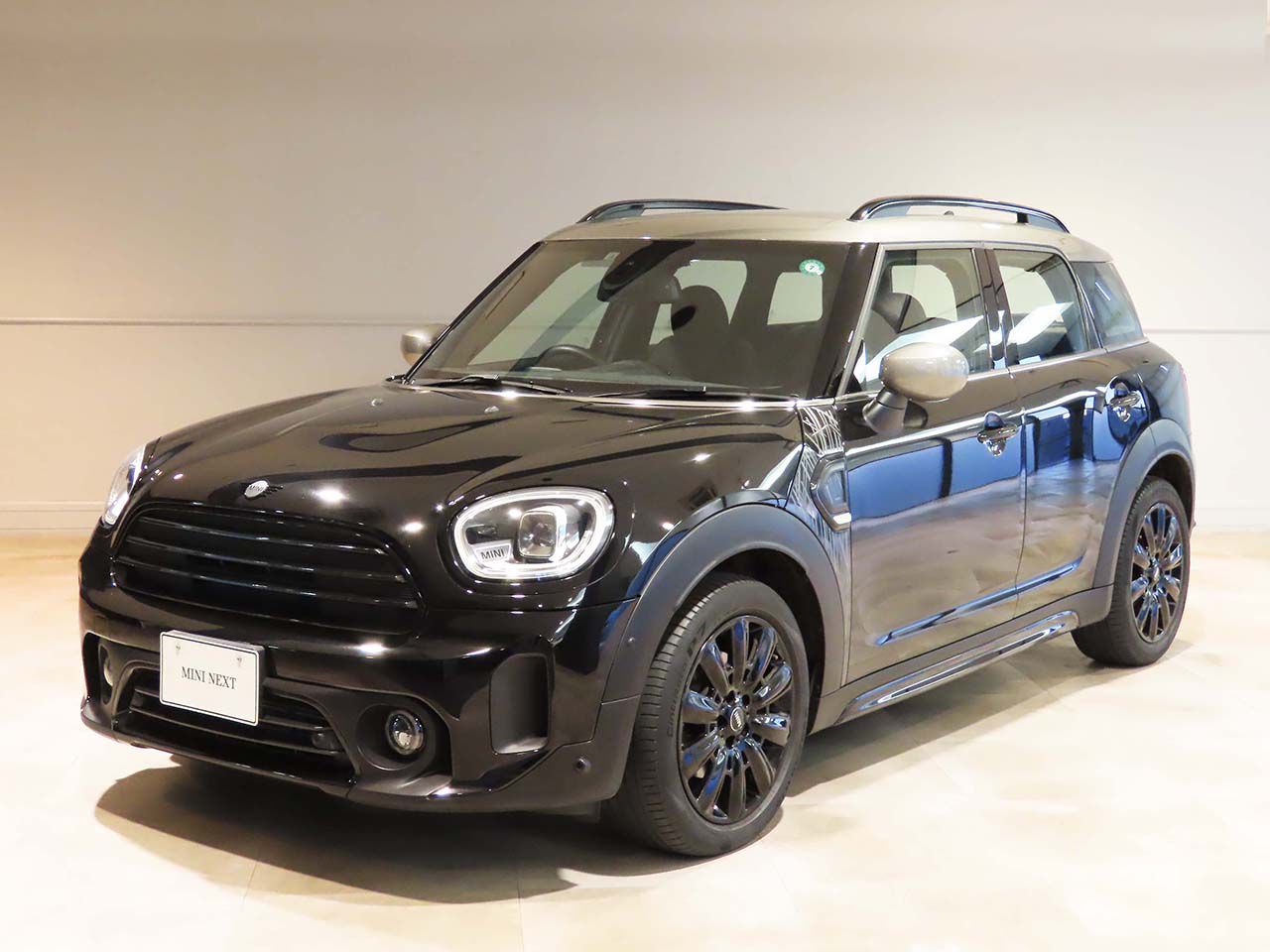 MINI COOPER D CROSSOVER SHADOW EDITION.