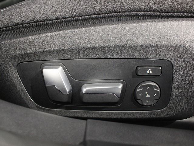 G26 i4 eDrive40 RHD