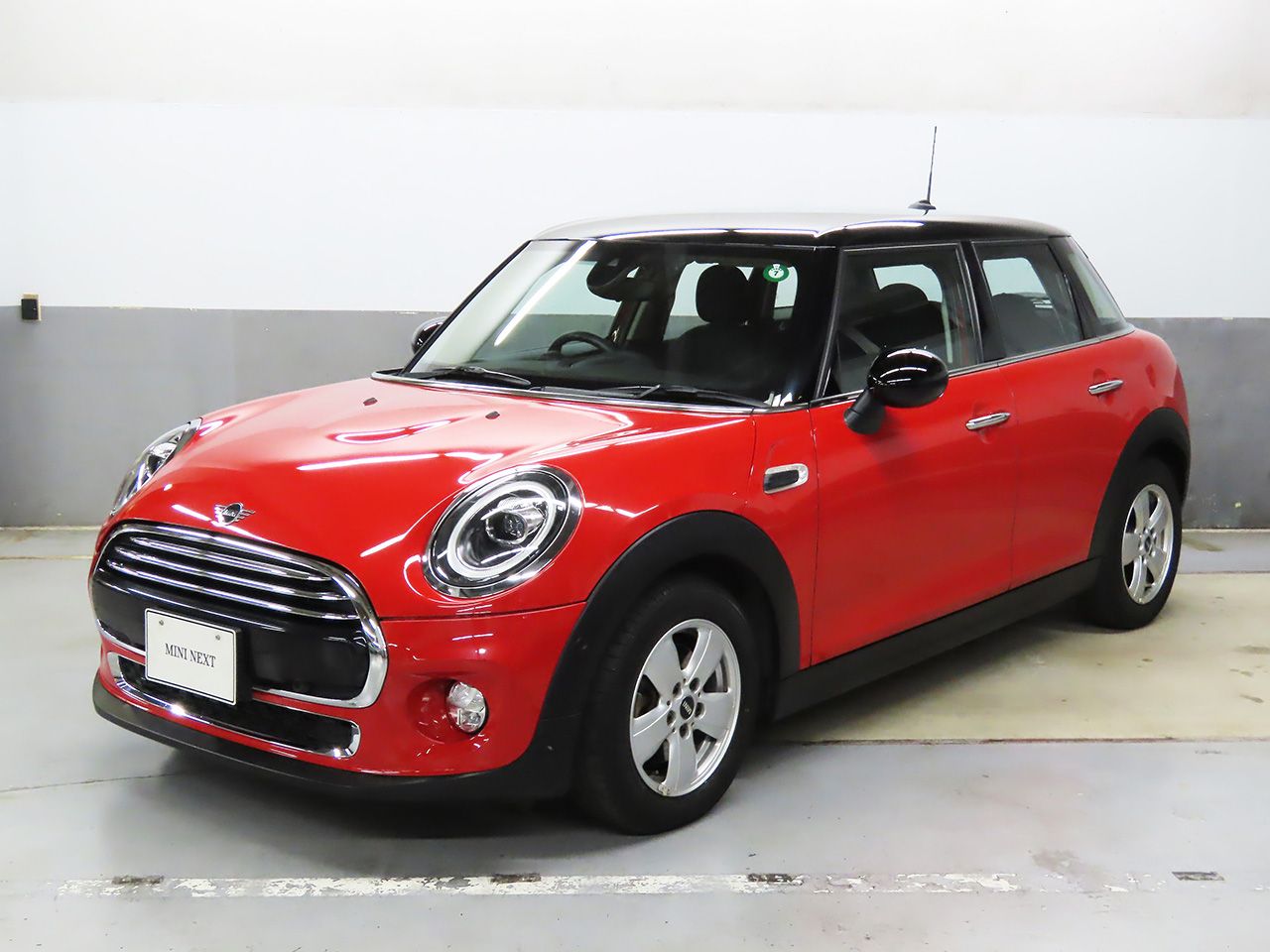THE NEW MINI COOPER 5 DOOR.