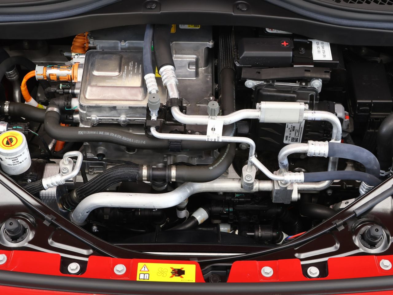 J01 MINI Cooper SE