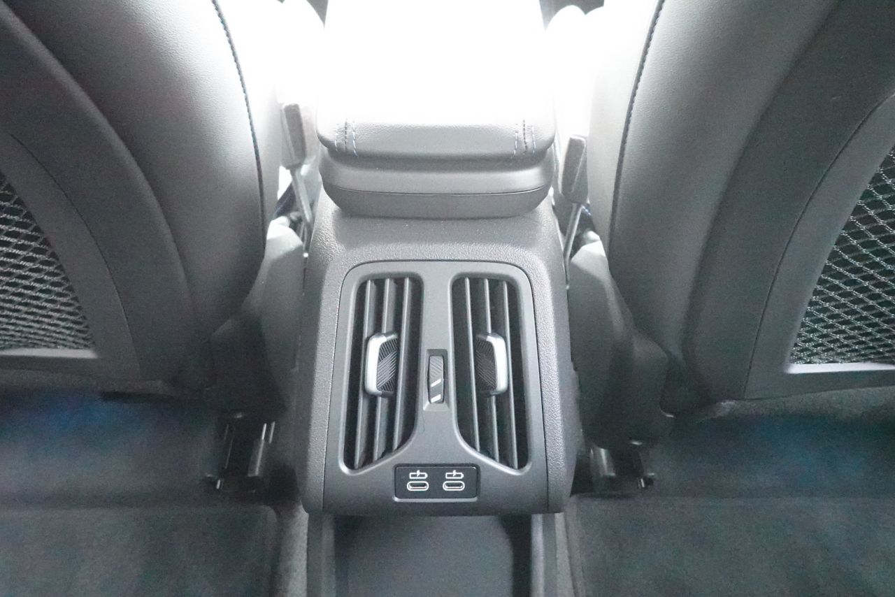 U11 iX1 xDrive30