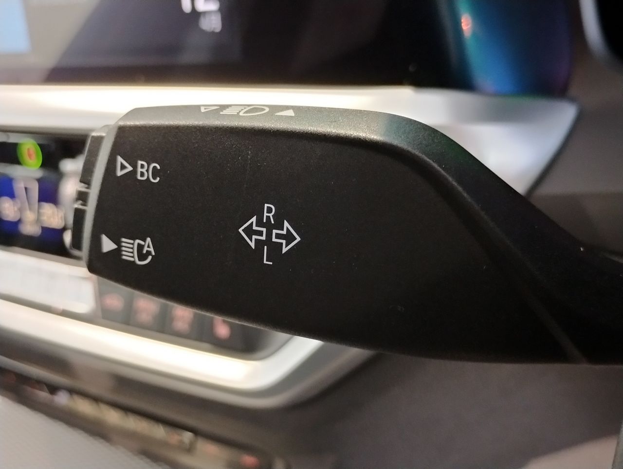 G21 320i RHD
