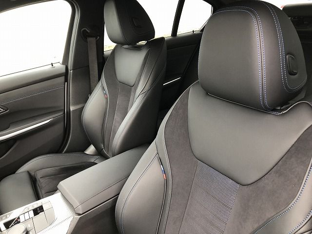 320d xDrive Berline RHD