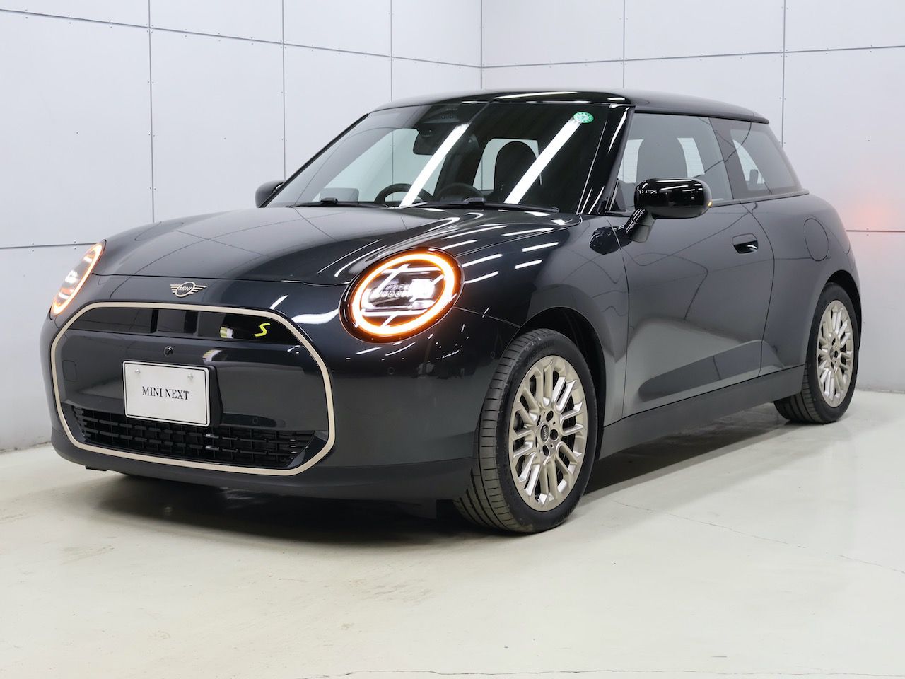 THE NEW ALL-ELECTRIC MINI COOPER SE