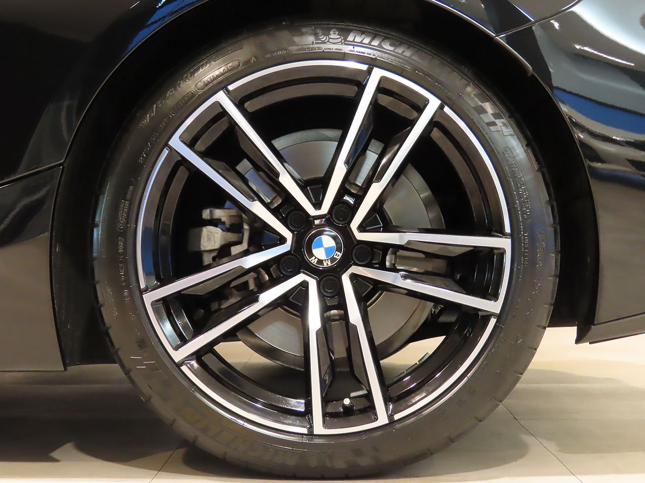 G29 z4 sDrive20i RHD