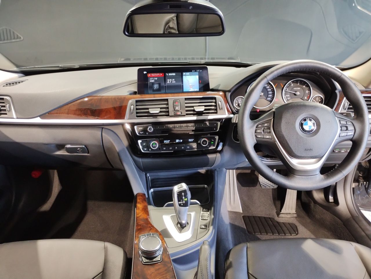 320D SEDAN RHD