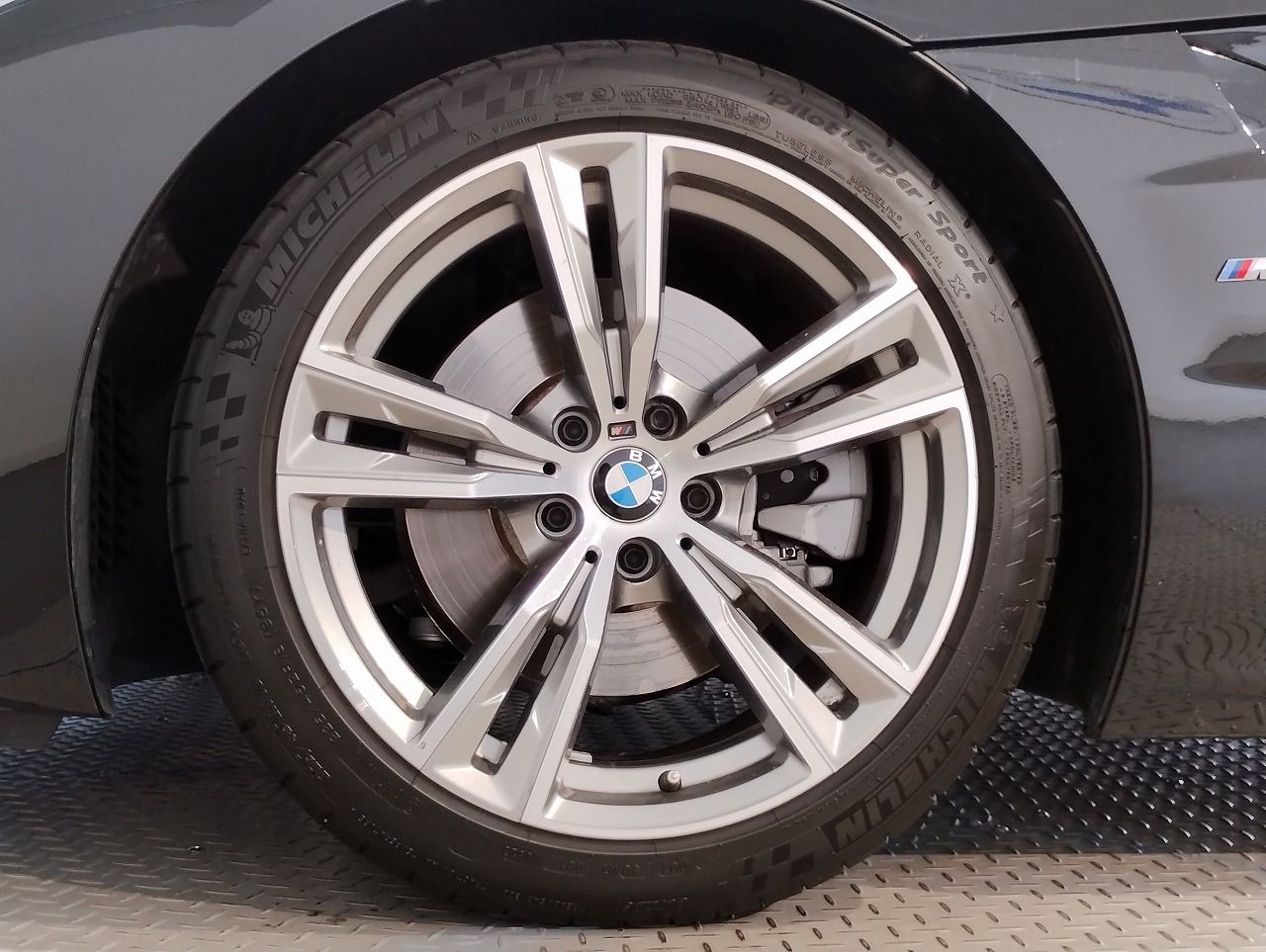 G29 z4 sDrive20i RHD