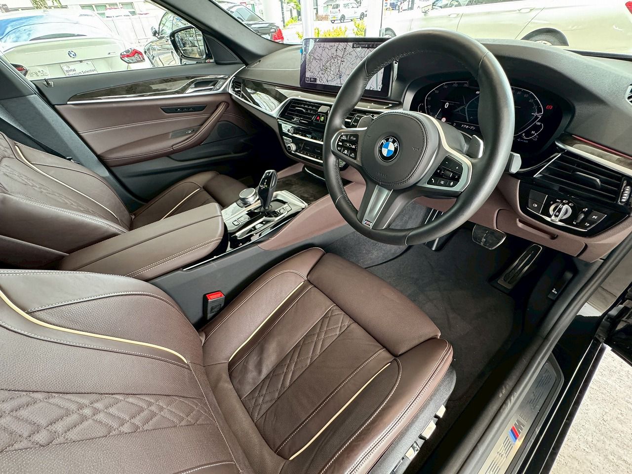 530e Sedan RHD