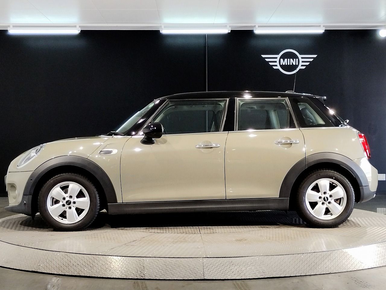 F55 COOPER D (AT)