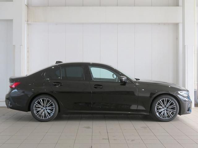 G20 320d xDrive RHD Saloon