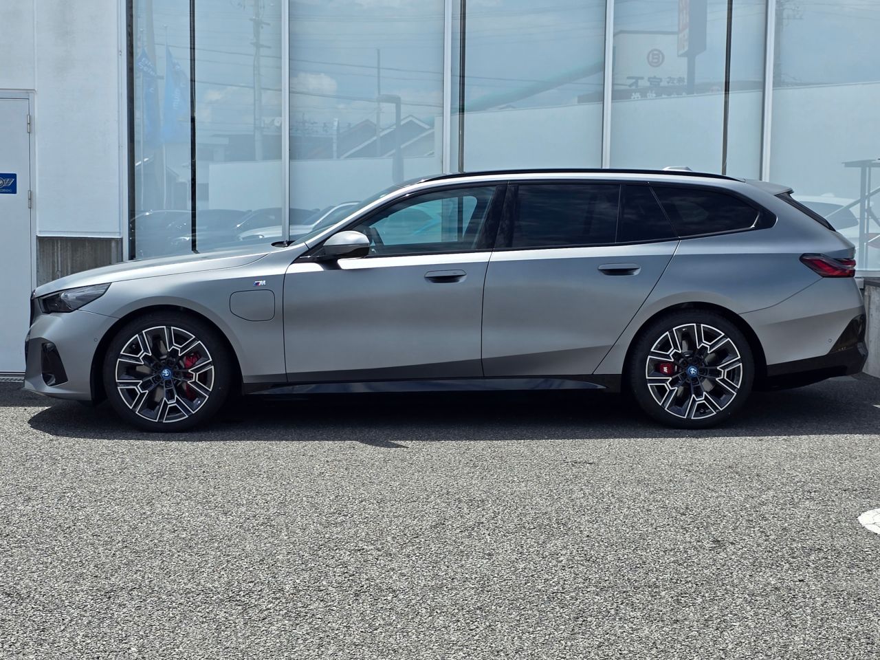 BMW i5 eDrive40 M Sport RHD