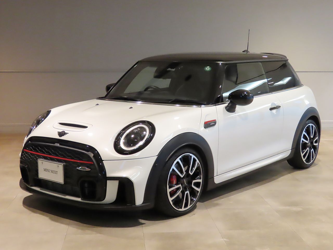 THE MINI JOHN COOPER WORKS.