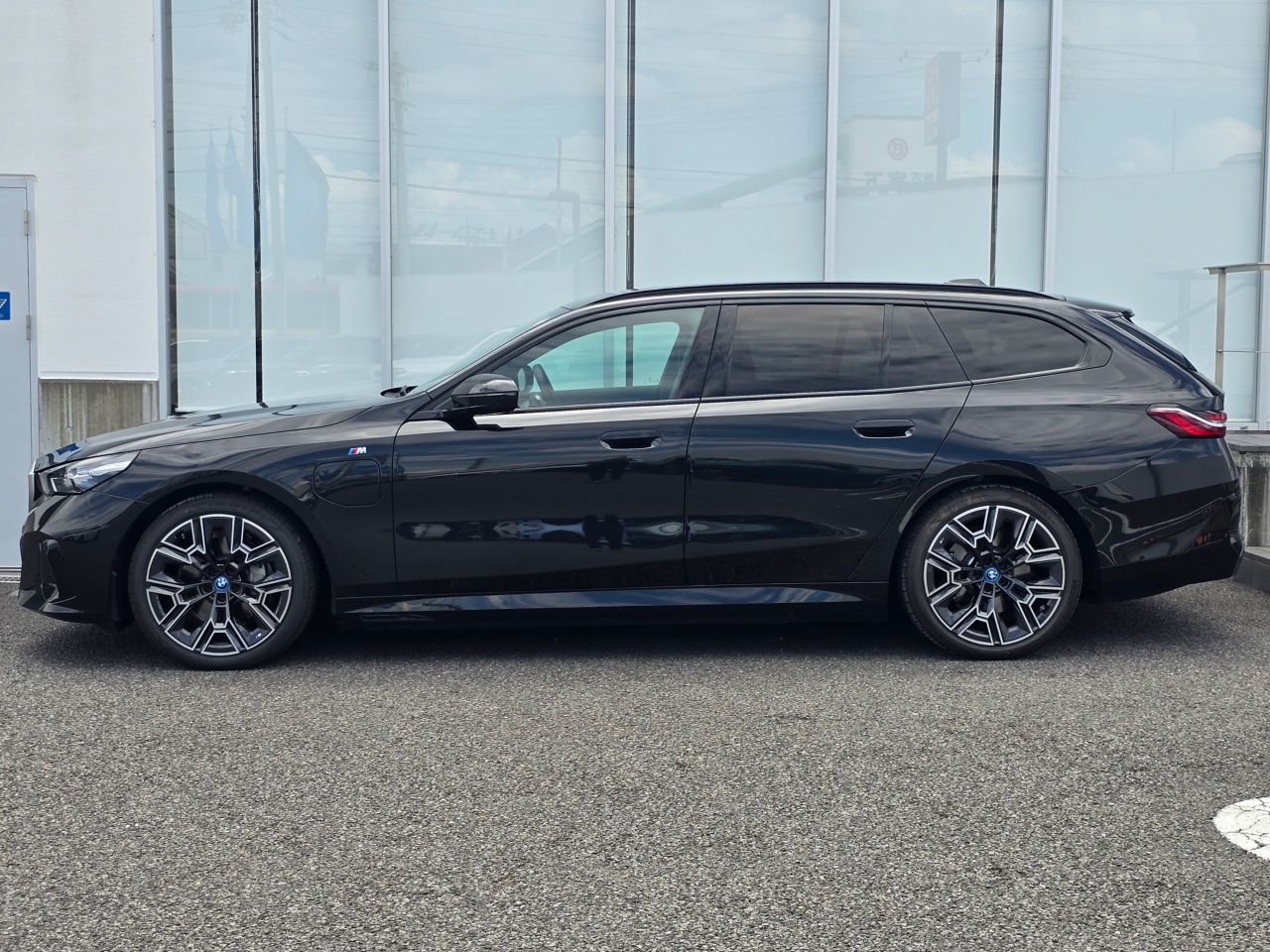 BMW i5 eDrive40 M Sport RHD