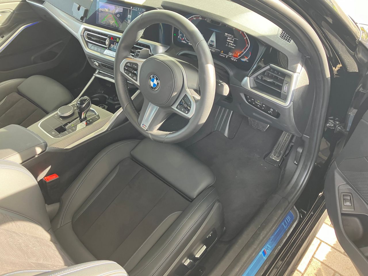 320i Sedan RHD