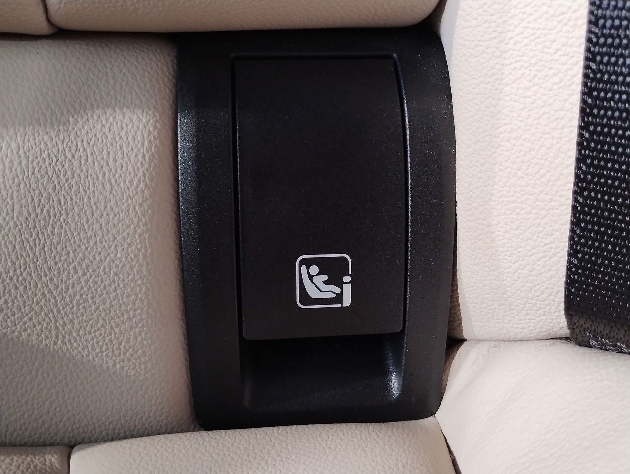 G20 330e Saloon RHD
