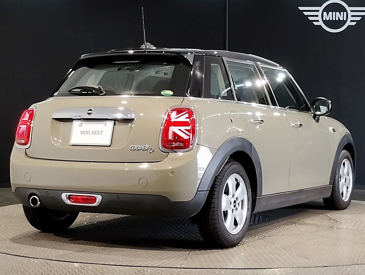 F55 COOPER D (AT)