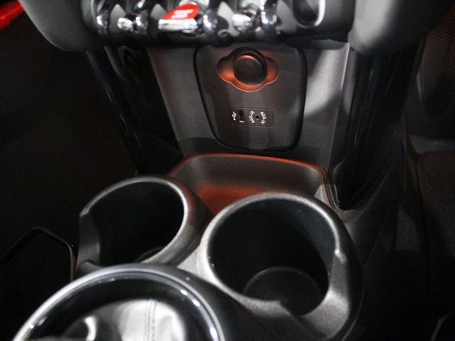 F55 COOPER D (AT)