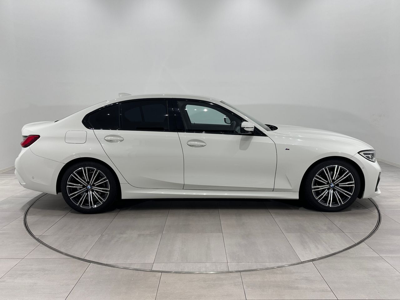 G20 320i Saloon RHD TU