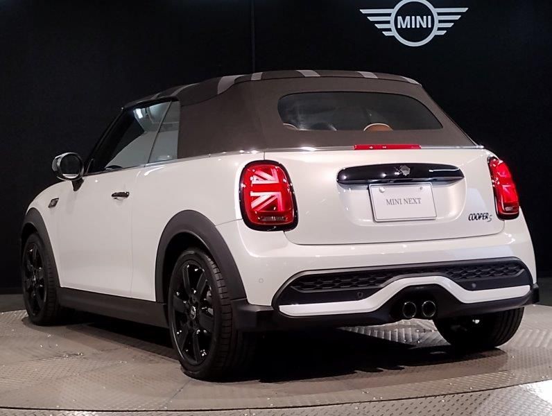 MINI Cooper S Convertible RHD