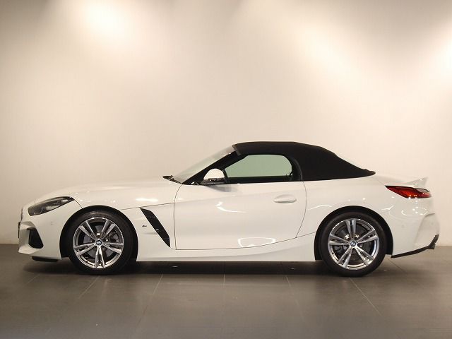 G29 z4 sDrive20i RHD