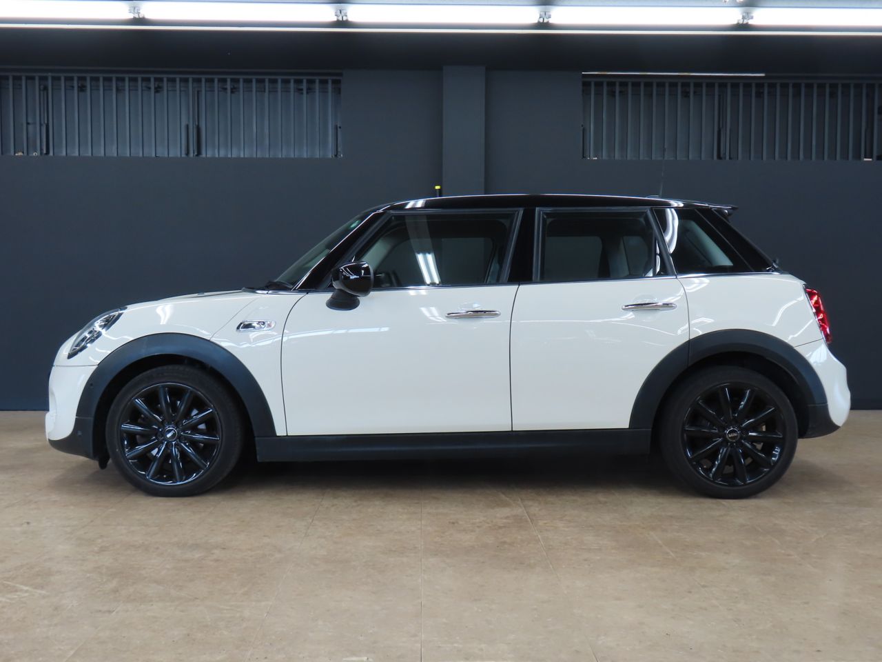 F55 COOPER S D(AT)