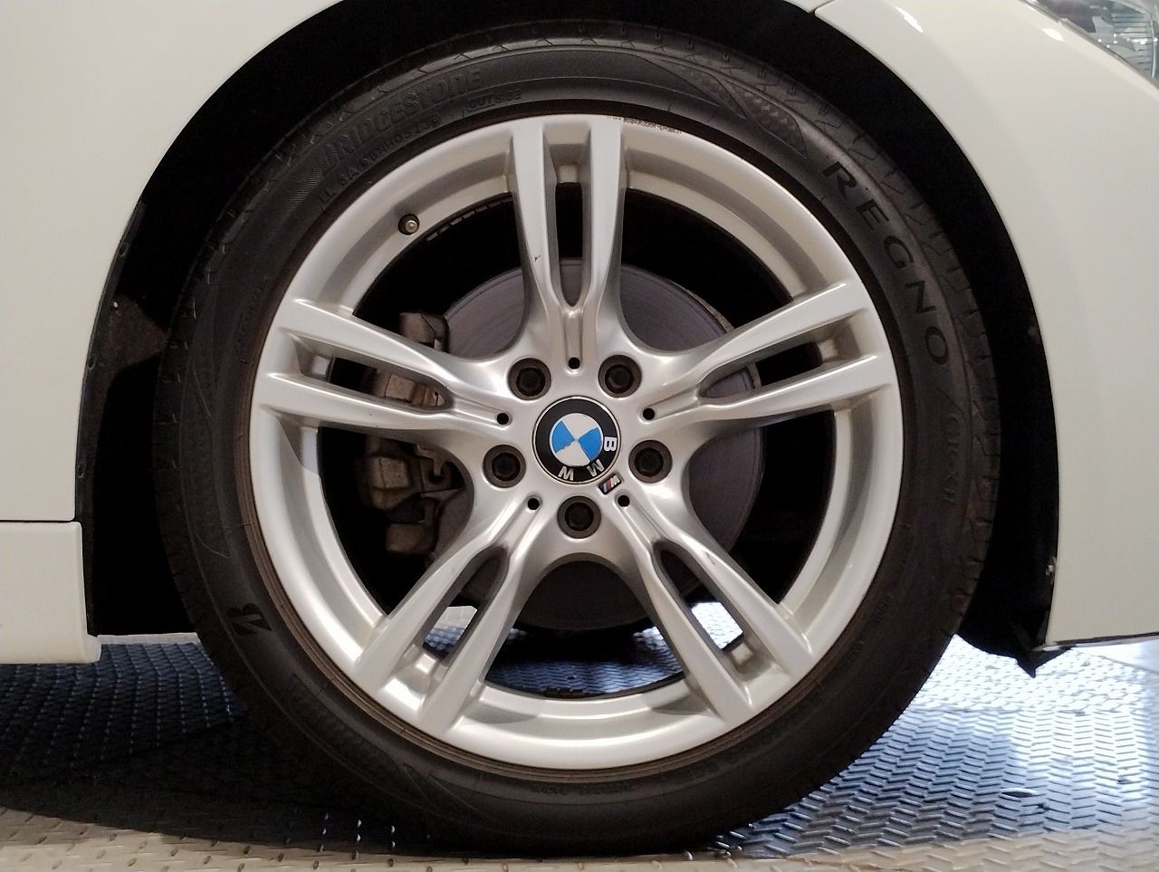 320I SEDAN RHD