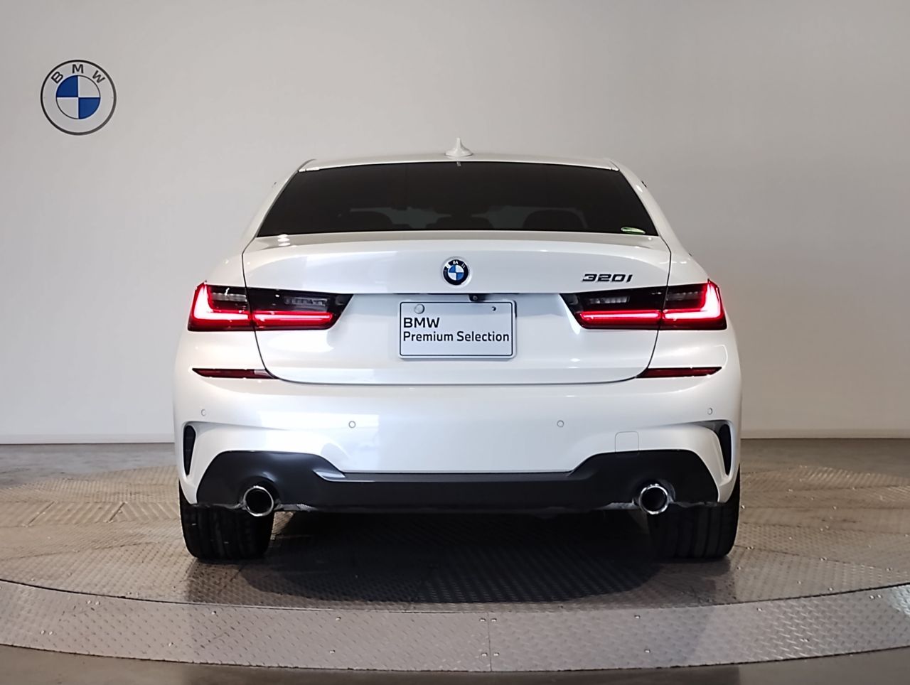 320i Sedan RHD
