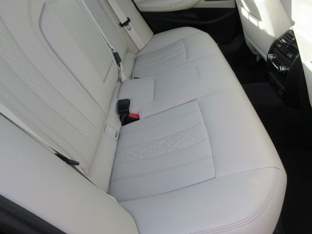 530e Sedan RHD