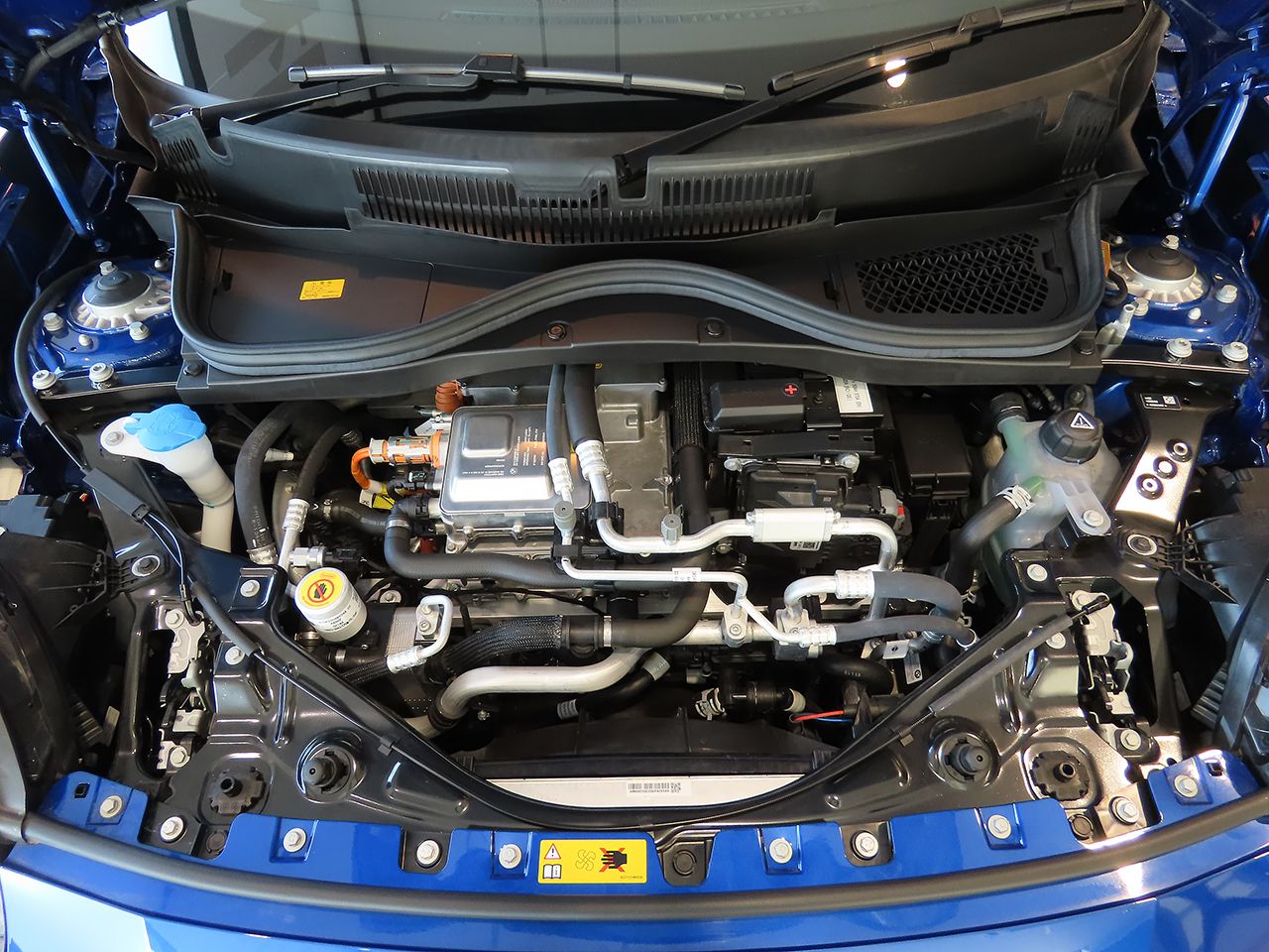 J01 MINI Cooper SE
