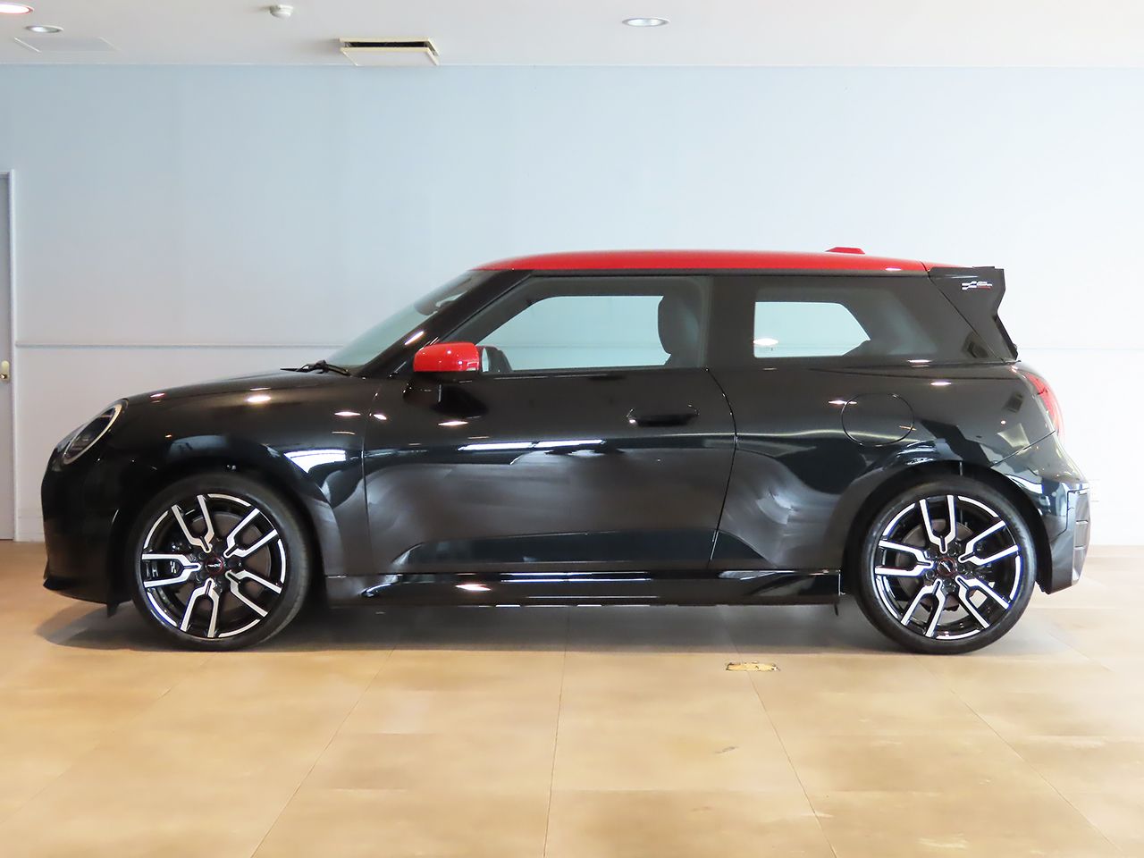 J01 MINI Cooper SE