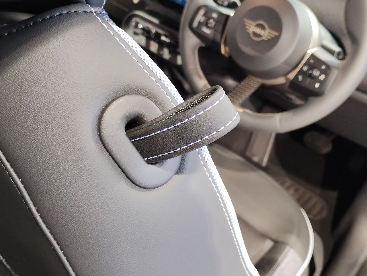 J01 MINI Cooper E